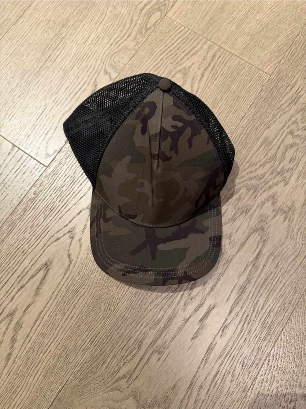 Lululemon Men’s camo Trucker hat